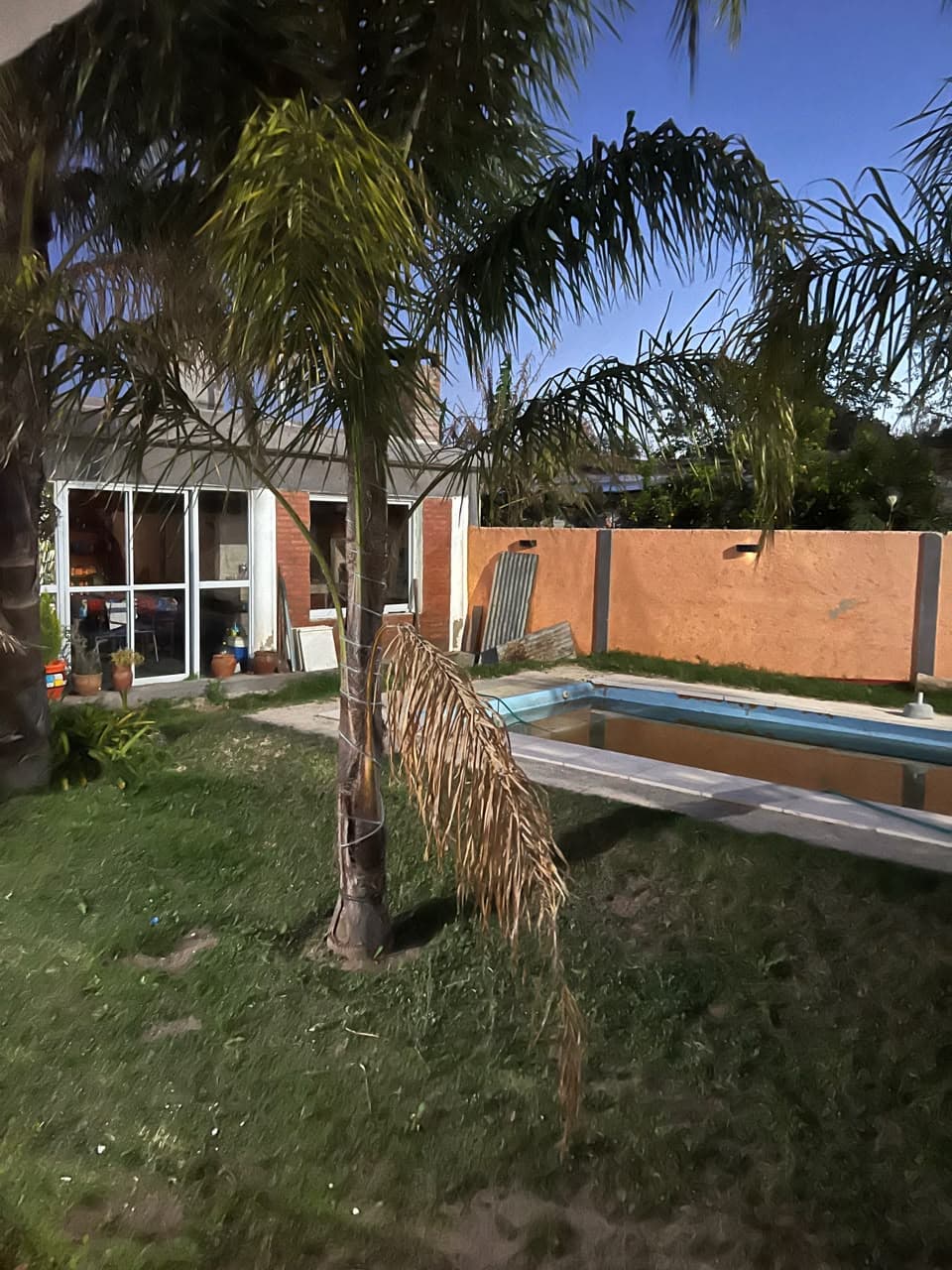 Casa en alquiler 2 dormitorios con jardín pileta, quincho