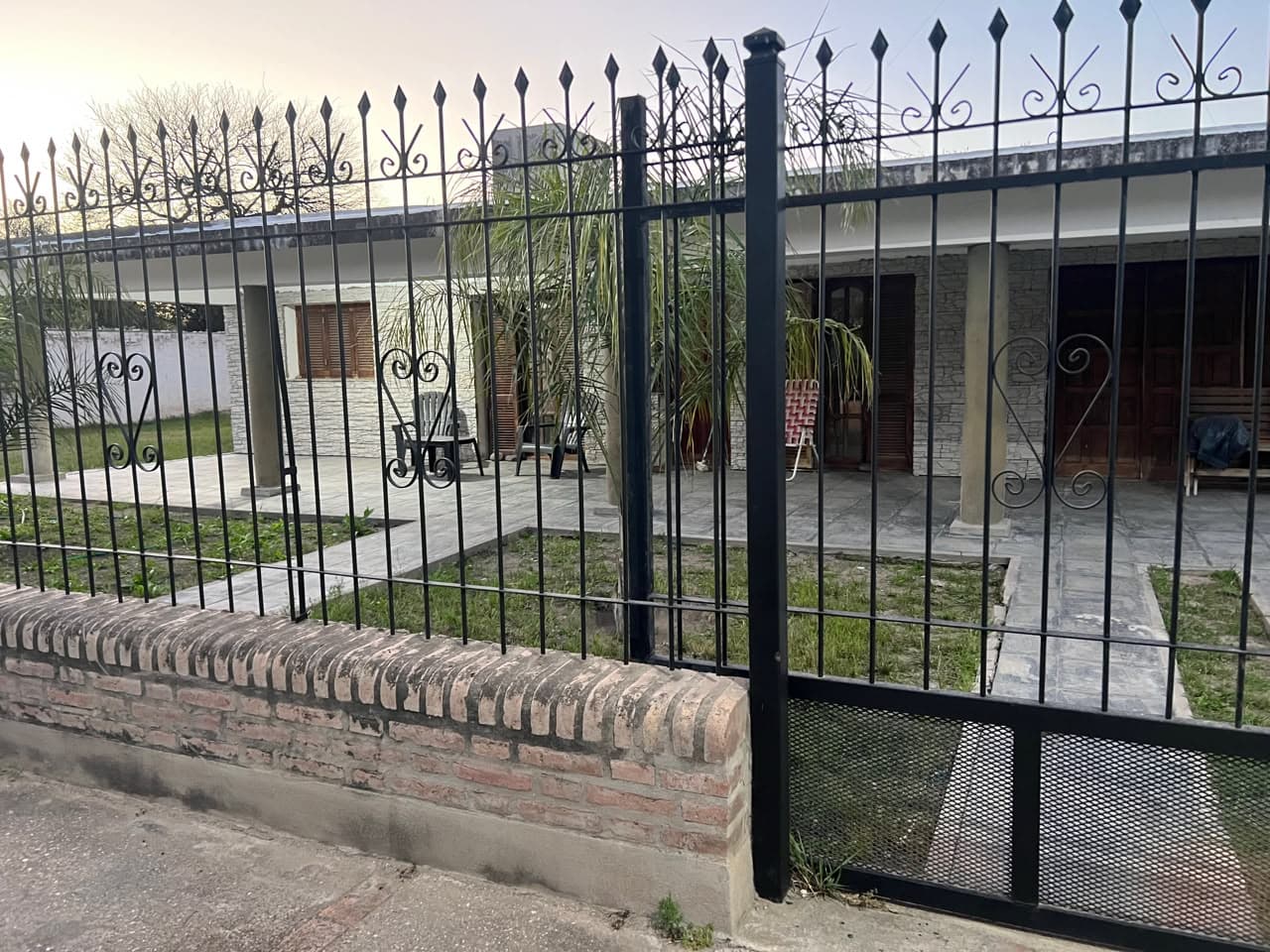CASA EN ALQUILER AMOBLADA CON GRAN PARQUE